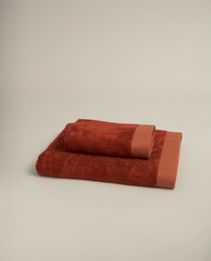 Towel Maya 550 Garnet